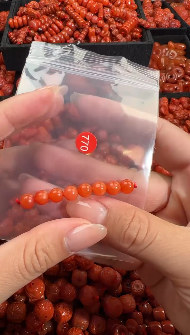 南红玛瑙未镶嵌颈饰1