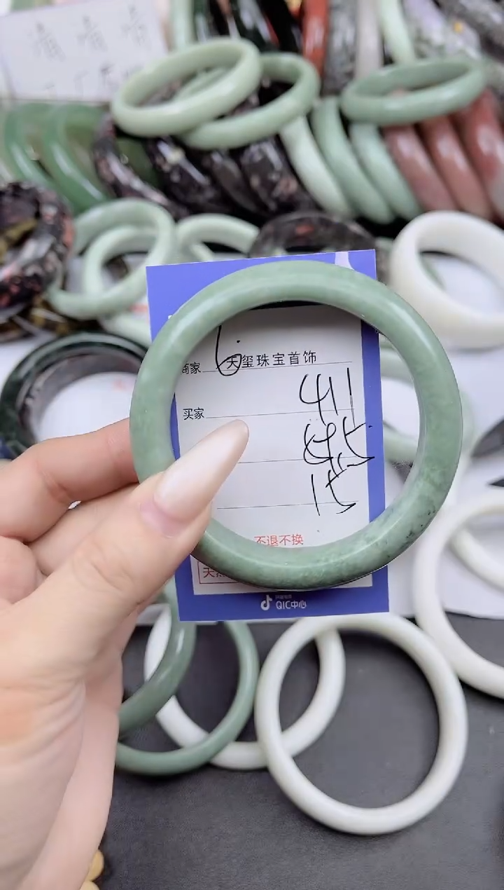 未镶嵌手镯石英质玉411