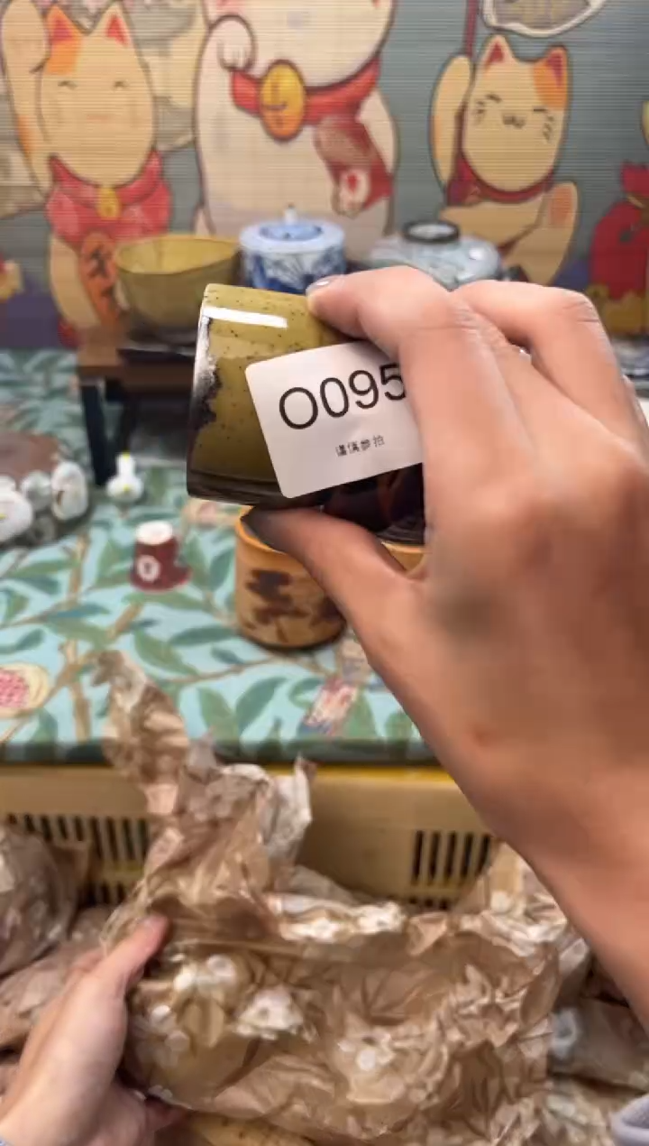 瓷片奇**怪      O095