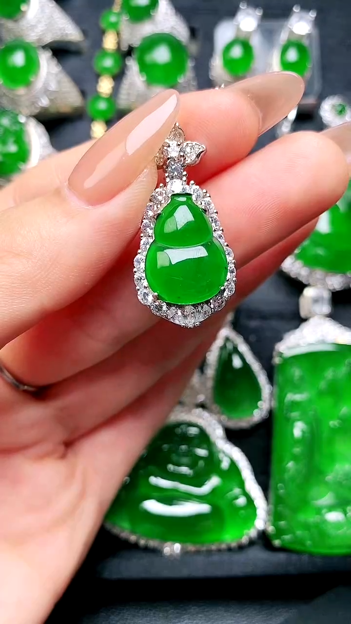 【闪购商品】翡翠吊坠(赠链)银S925镶嵌葫芦吊坠