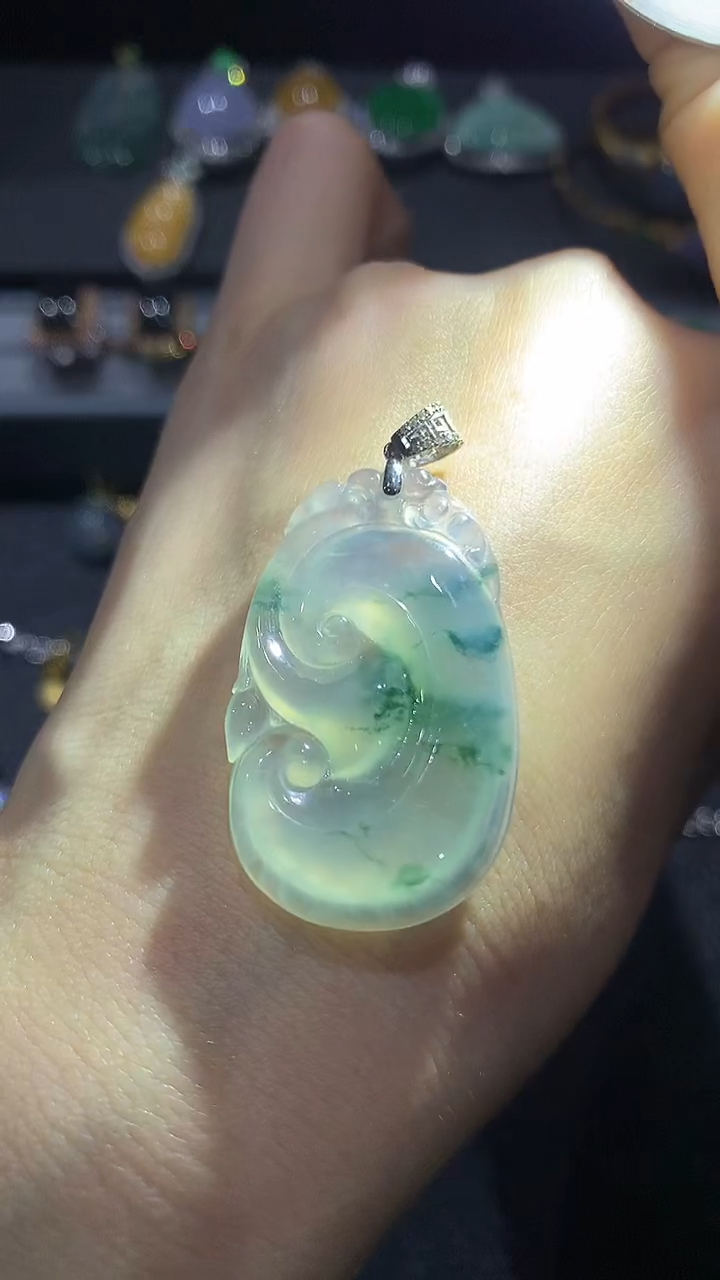 【闪购商品】翡翠吊坠(不含链)18K金镶嵌17团购