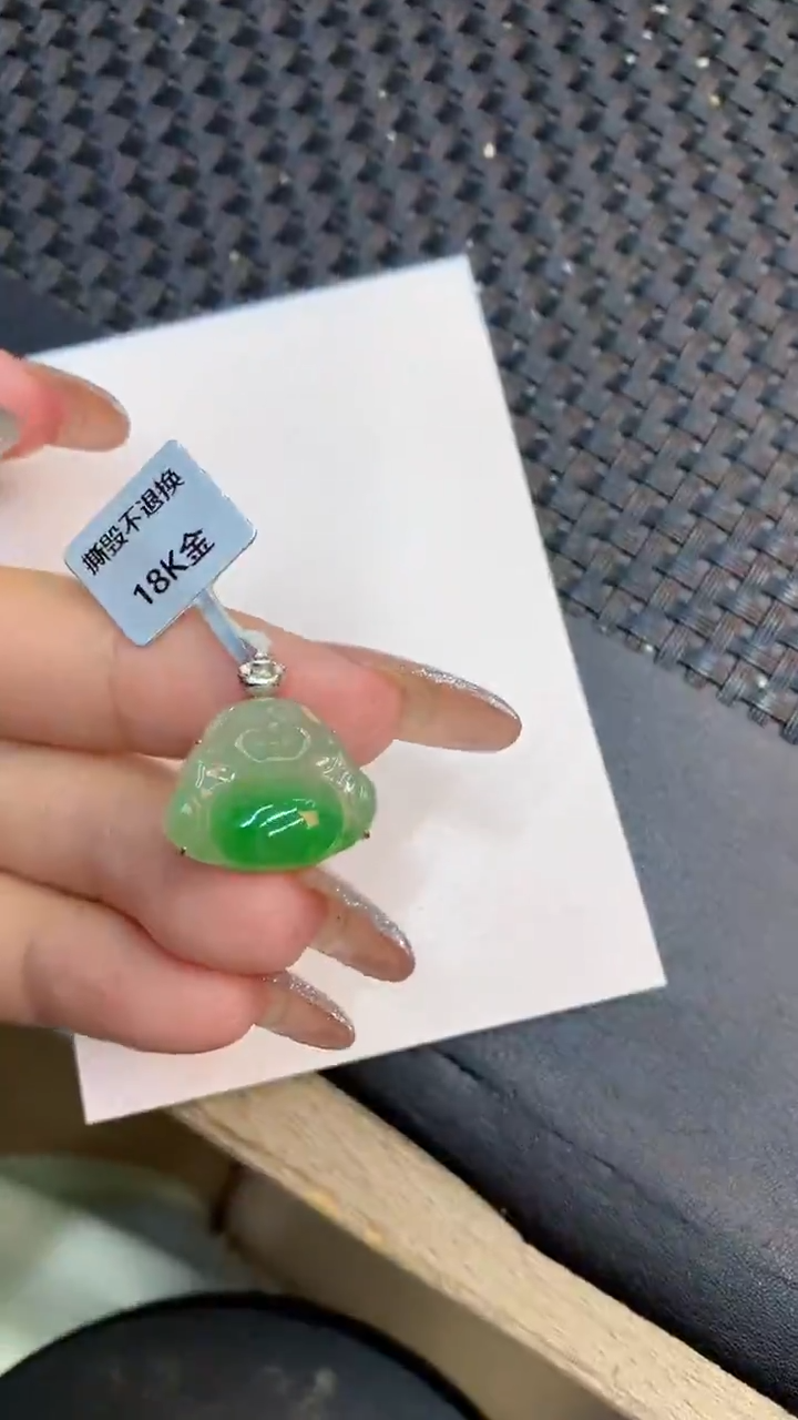颈饰18K金镶嵌翡翠1