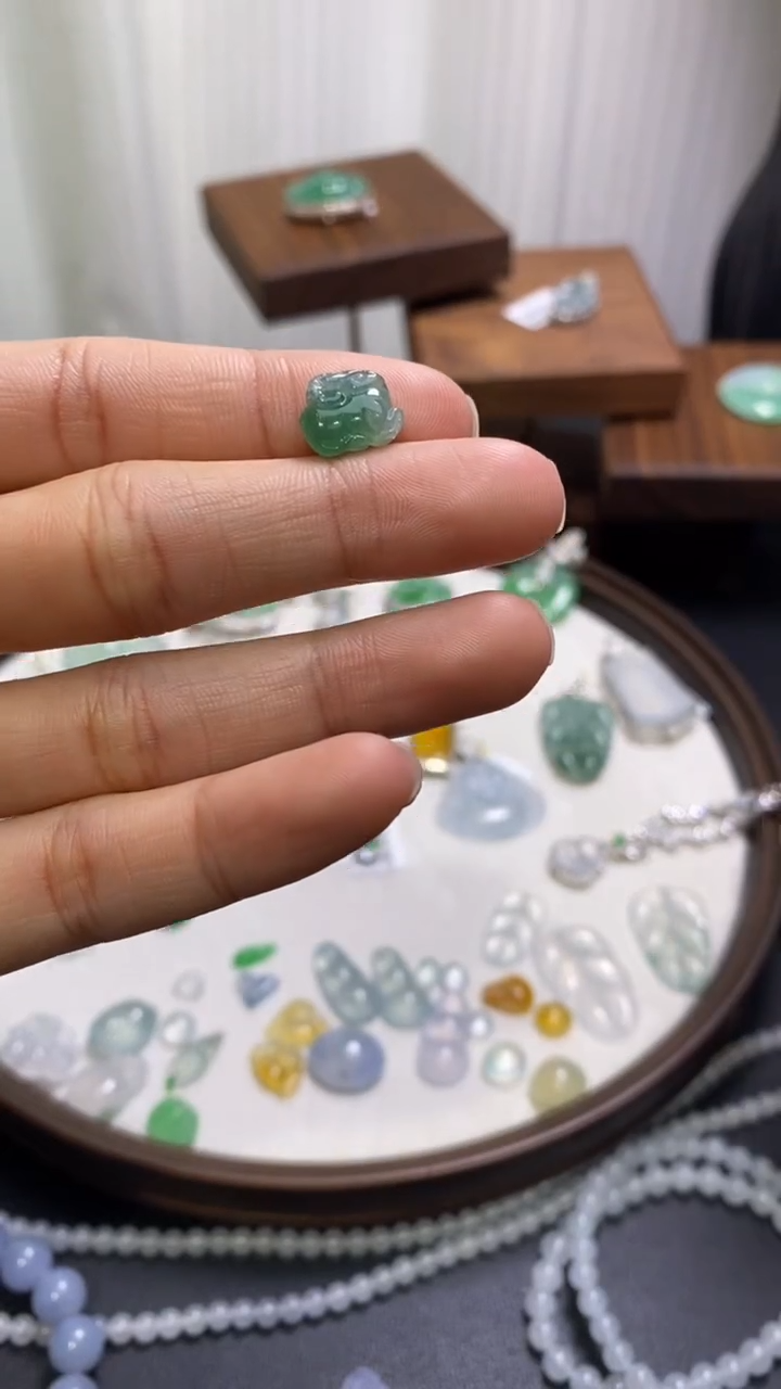 【闪购商品】翡翠颈饰未镶嵌羊