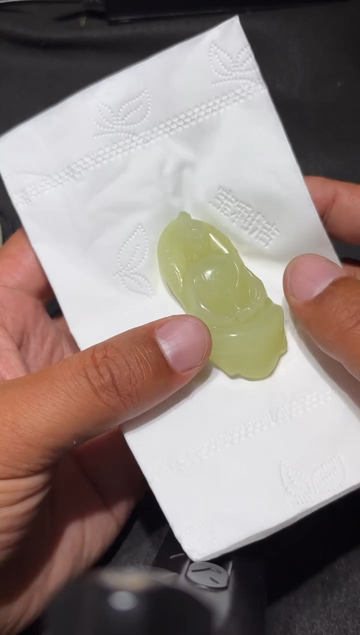 未镶嵌和田玉（糖玉）挂件和田玉