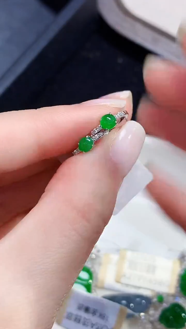 18K金镶嵌翡翠耳饰L1802多样性发其一