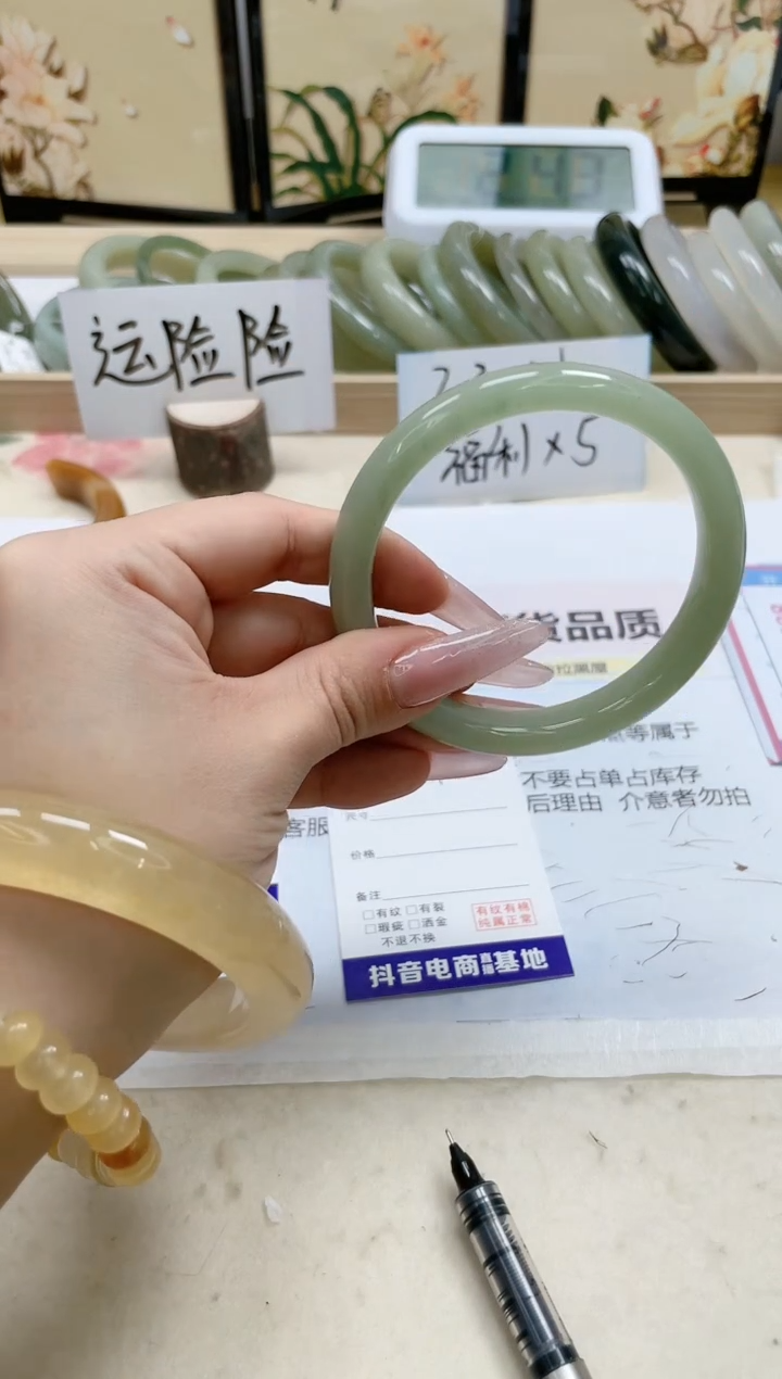 【闪购商品】石英质玉手镯未镶嵌294/62.7