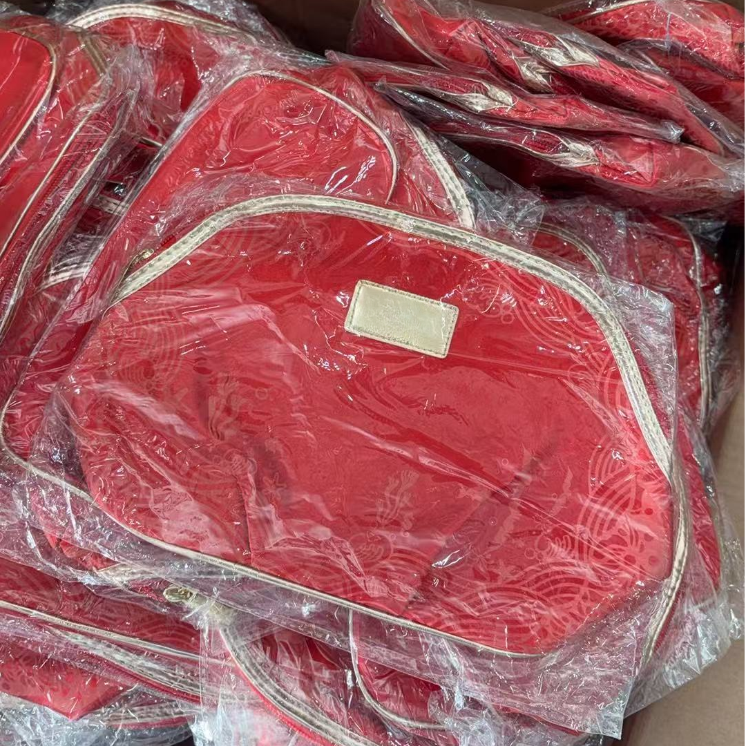红色化妆包小包包