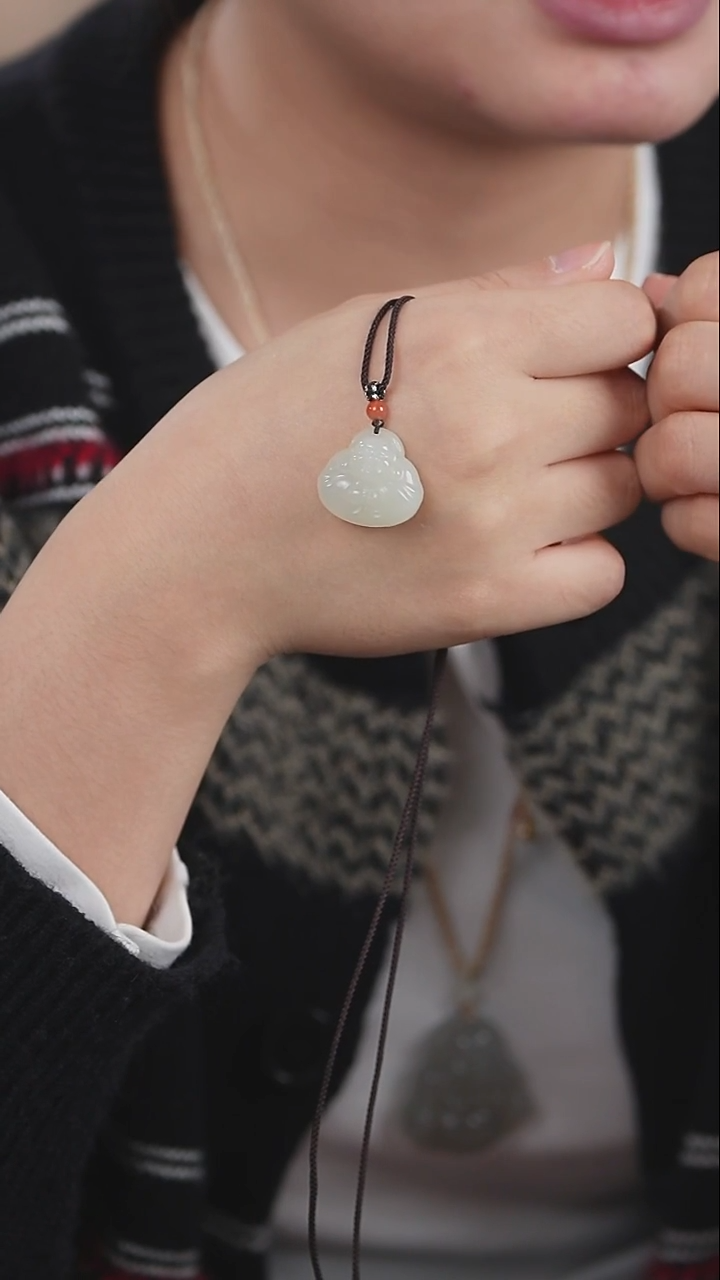 颈饰未镶嵌和田玉新疆且末白玉抱抱佛多样性发一