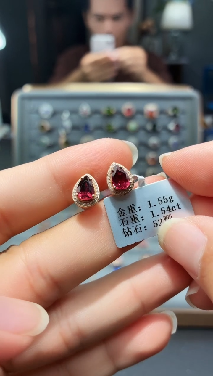 18K金镶嵌耳饰碧玺1.54配钻