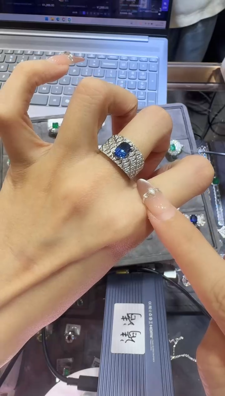 戒指蓝宝石18K金镶嵌1111