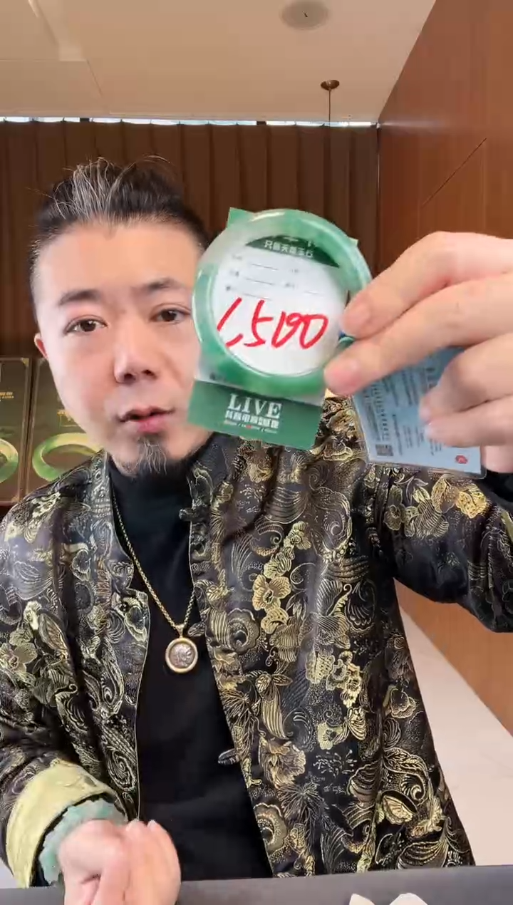 【闪购商品】石英质玉手镯未镶嵌非洲翠