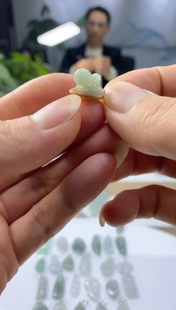 颈饰未镶嵌翡翠晶*52天然缅甸翡翠A货