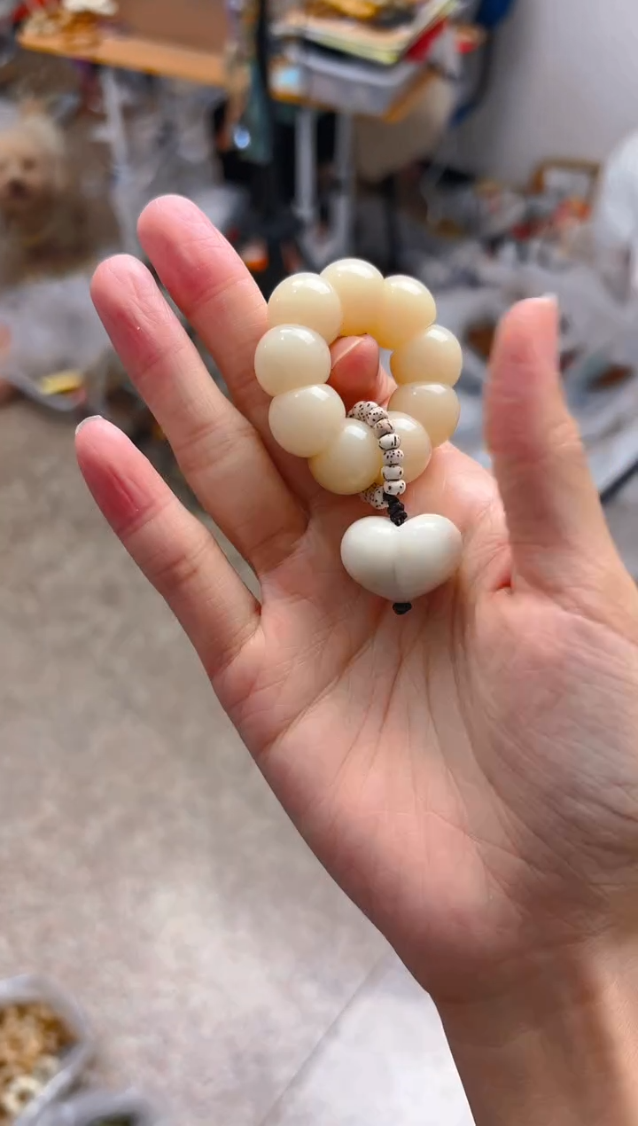 吊坠菩提根/象牙果荔枝栋手捻  白色爱心