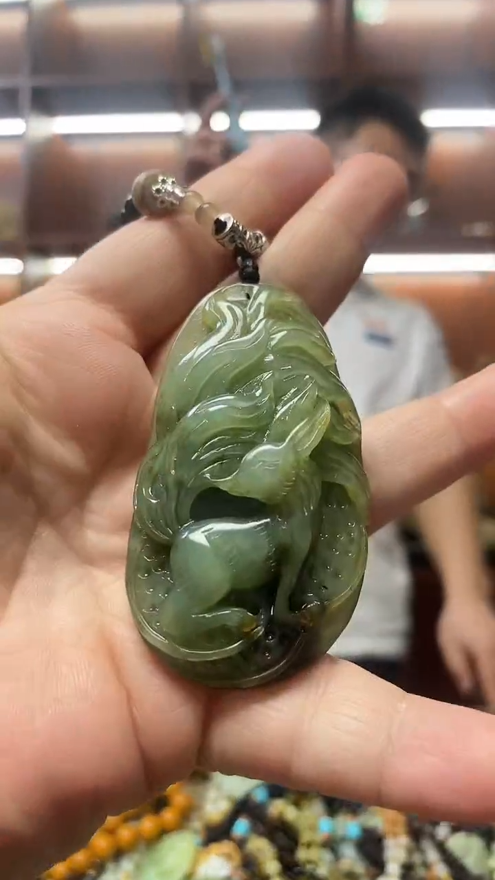 未镶嵌蛇纹石玉吊坠      