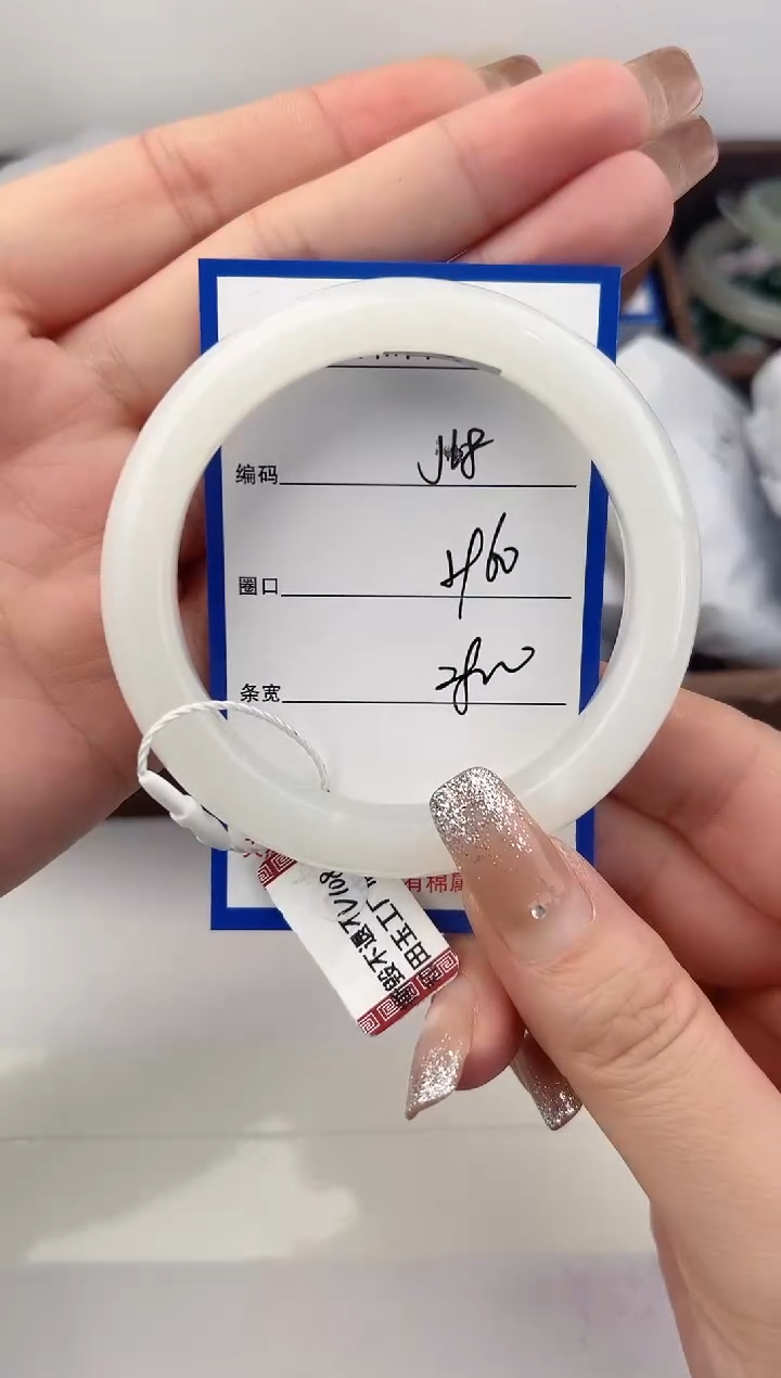 未镶嵌手镯和田玉68颜色微差无瑕疵