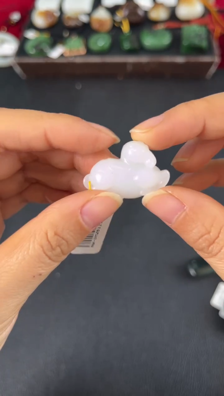 颈饰未镶嵌和田玉吊坠