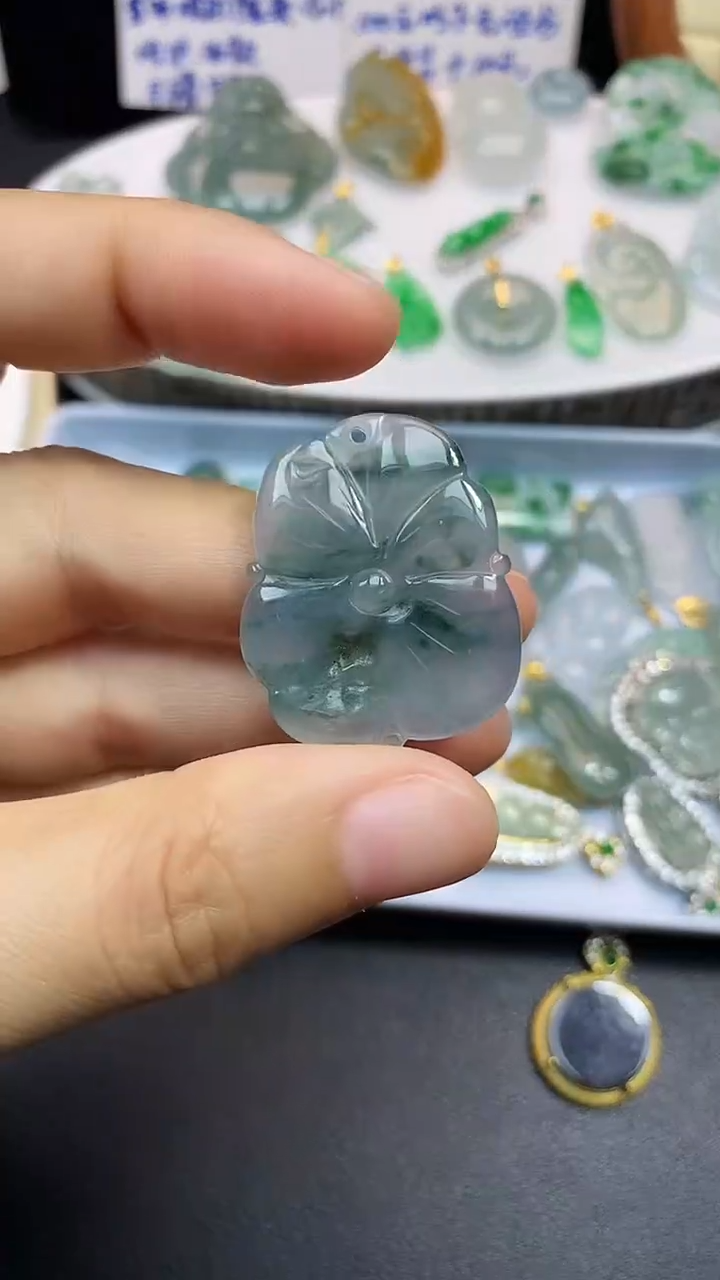 颈饰未镶嵌翡翠吊坠