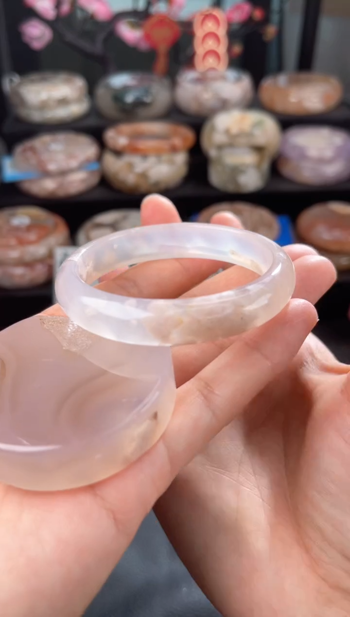 【闪购商品】石英质玉手镯未镶嵌53