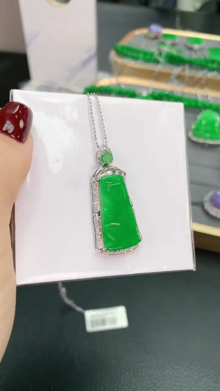 【闪购商品】翡翠颈饰18K金镶嵌赠礼盒证书