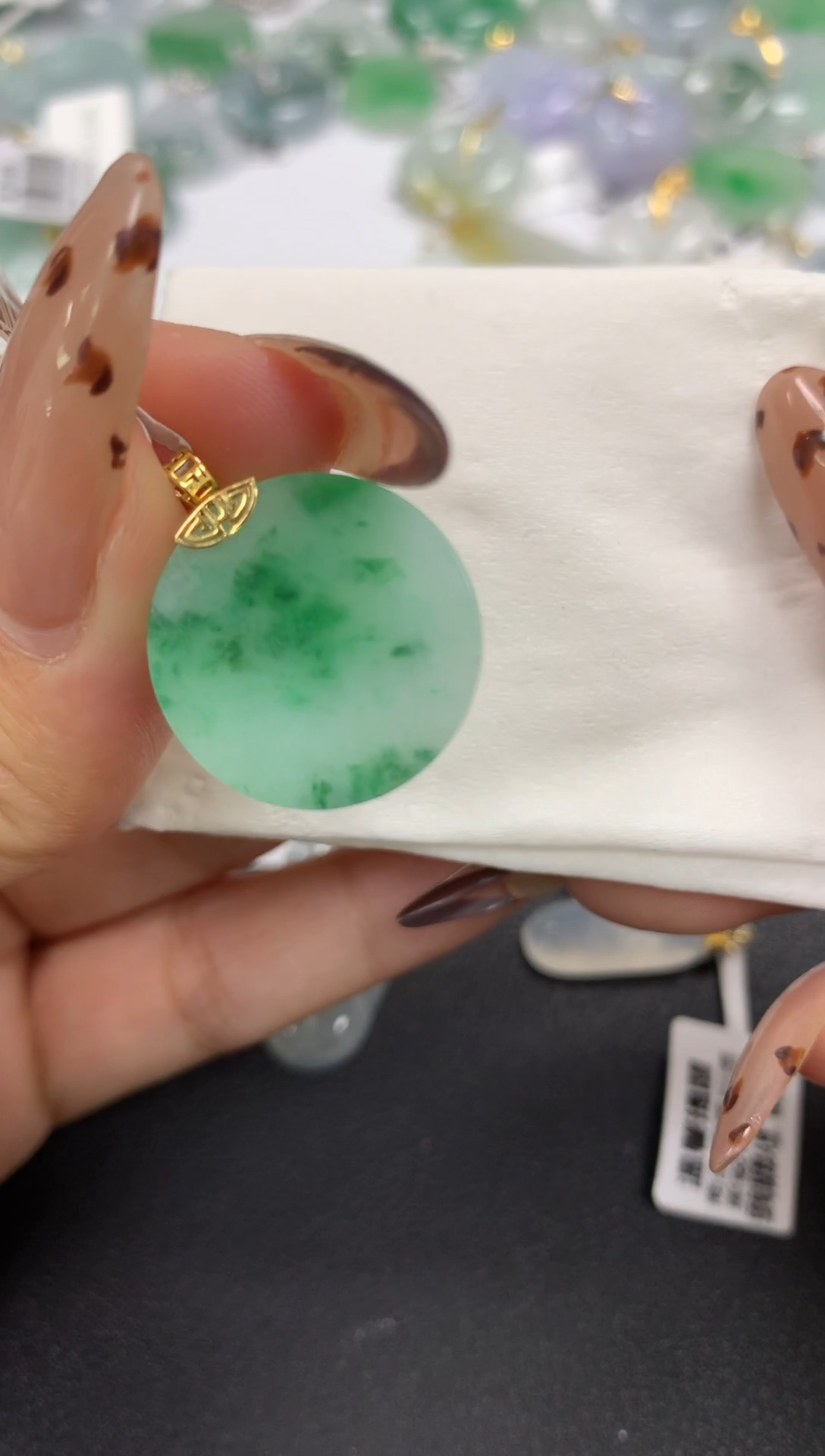 颈饰18K金镶嵌翡翠a货假一赔三支持复检百元上9元证书费自理