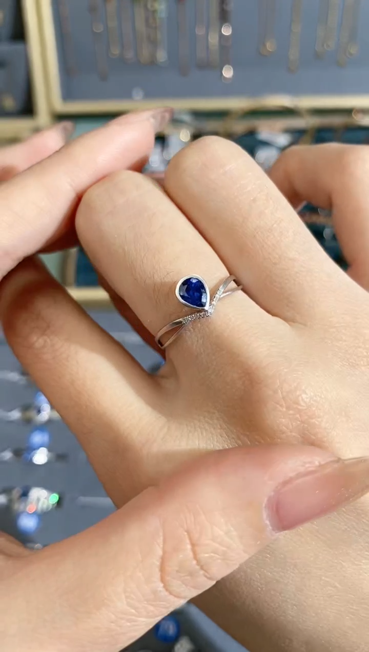 【闪购商品】蓝宝石戒指18K金镶嵌戒指