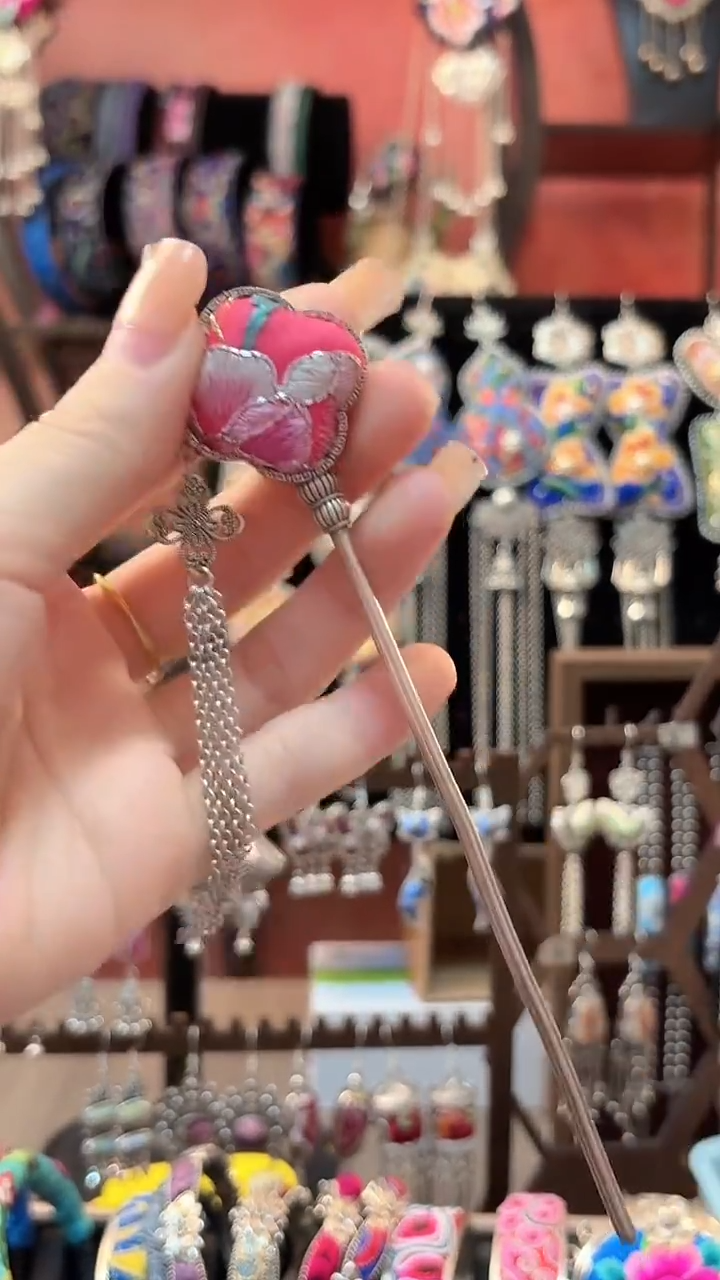 织绣 云织谣民族风精美饰品   180