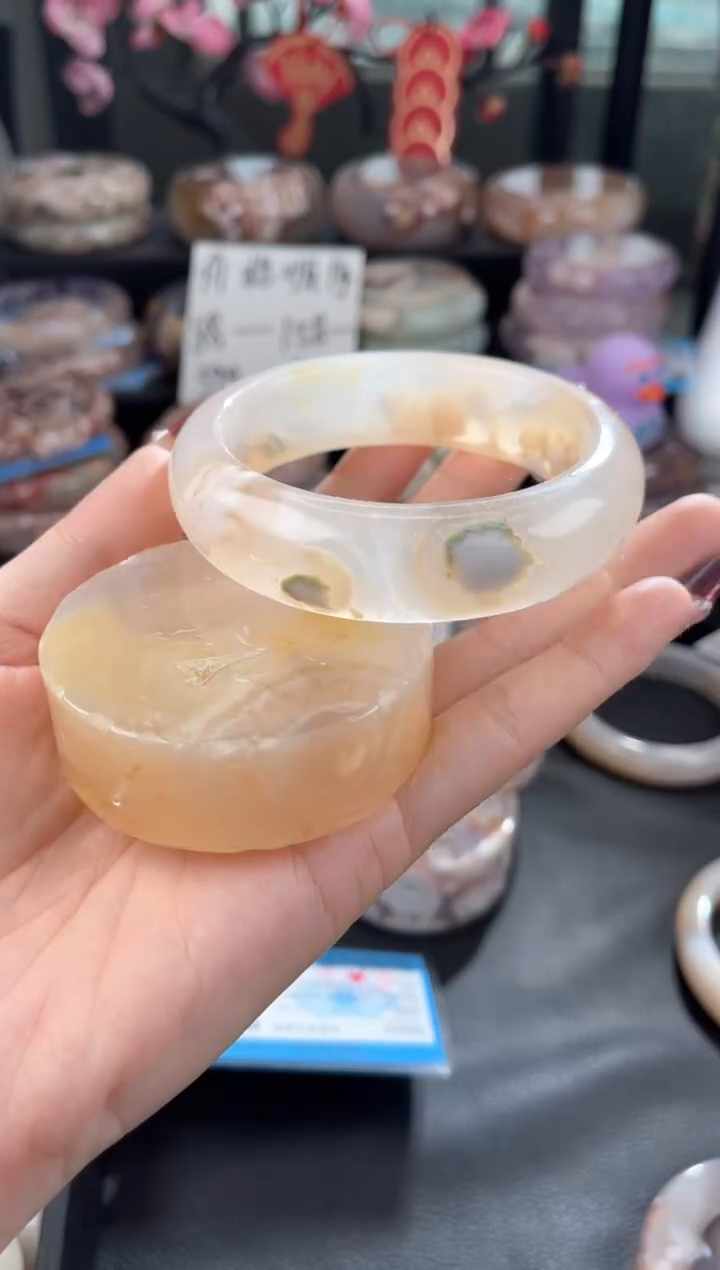 【闪购商品】石英质玉手镯未镶嵌61