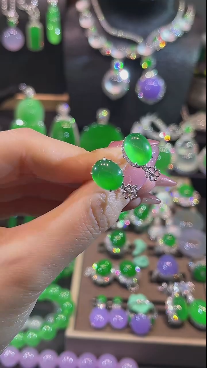 翡翠18K金镶嵌耳饰耳钉