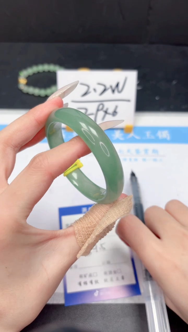 【闪购商品】石英质玉手镯未镶嵌426-54.5