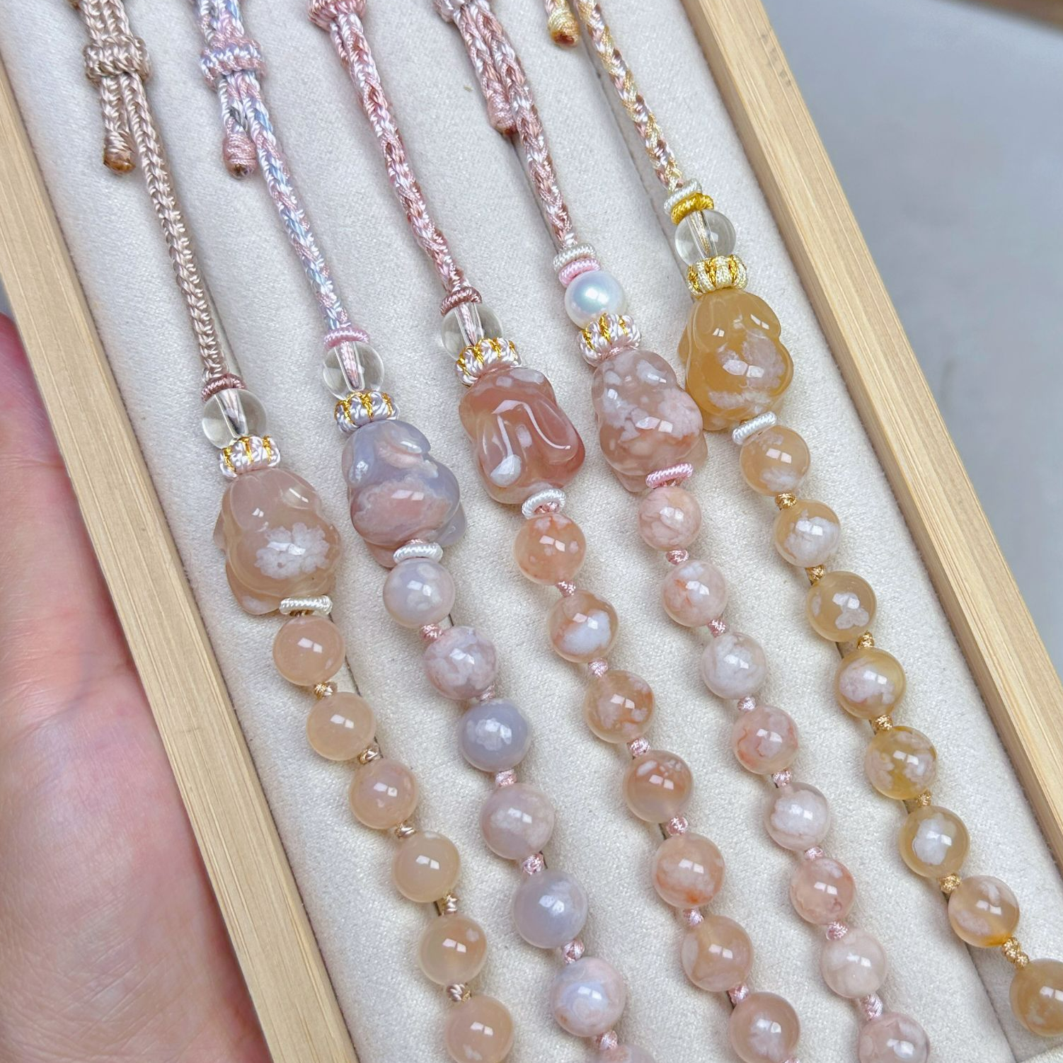 原创樱花玛瑙兔子手绳可爱温柔百搭可调节手围手绳