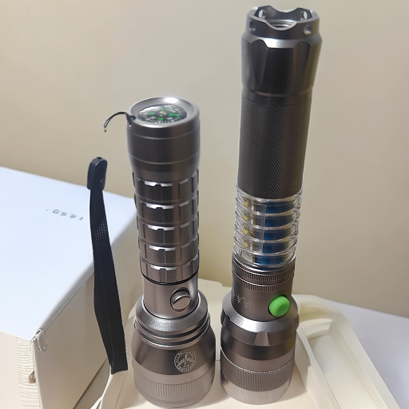 迷你轻巧便携防水钛本色手电筒适合户外使用超长续航手电