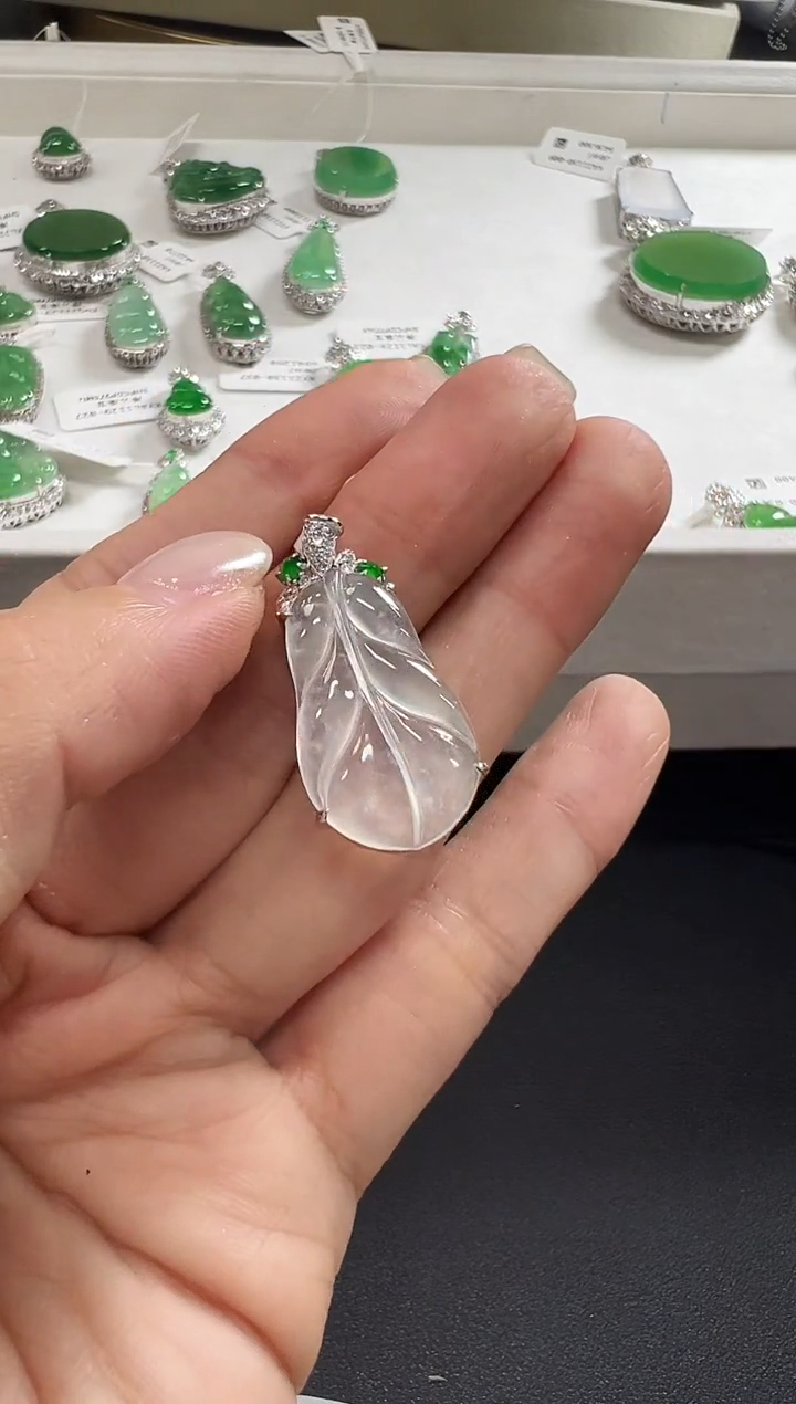 颈饰18K金镶嵌翡翠KXHM1130-015