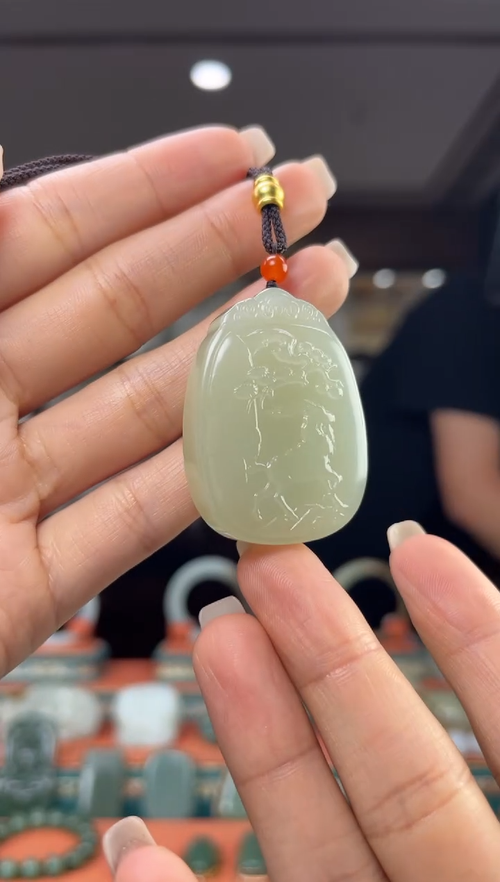 和田玉未镶嵌颈饰佩佩