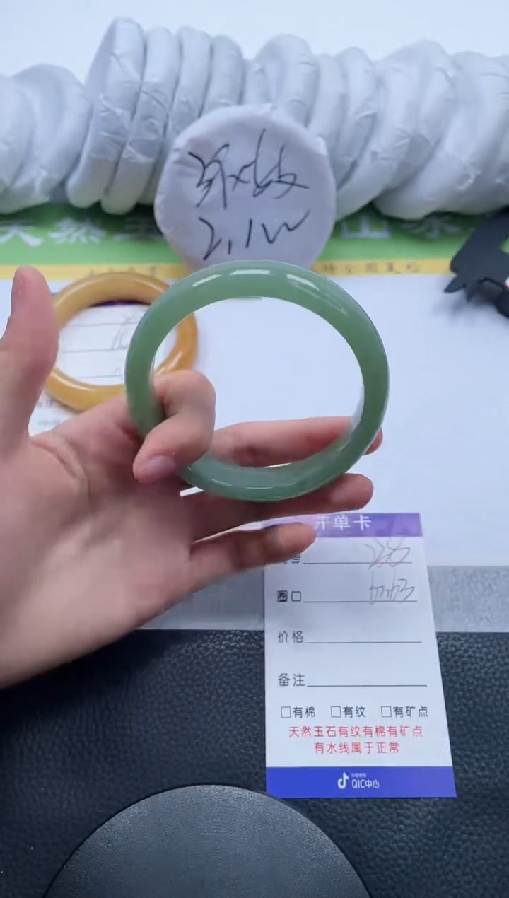 【闪购商品】石英质玉手镯未镶嵌A238-62+