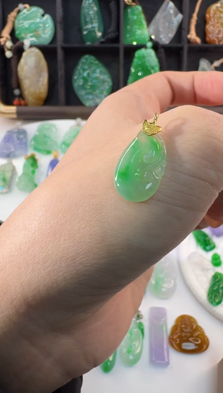 颈饰18K金镶嵌翡翠缅甸A货翡翠