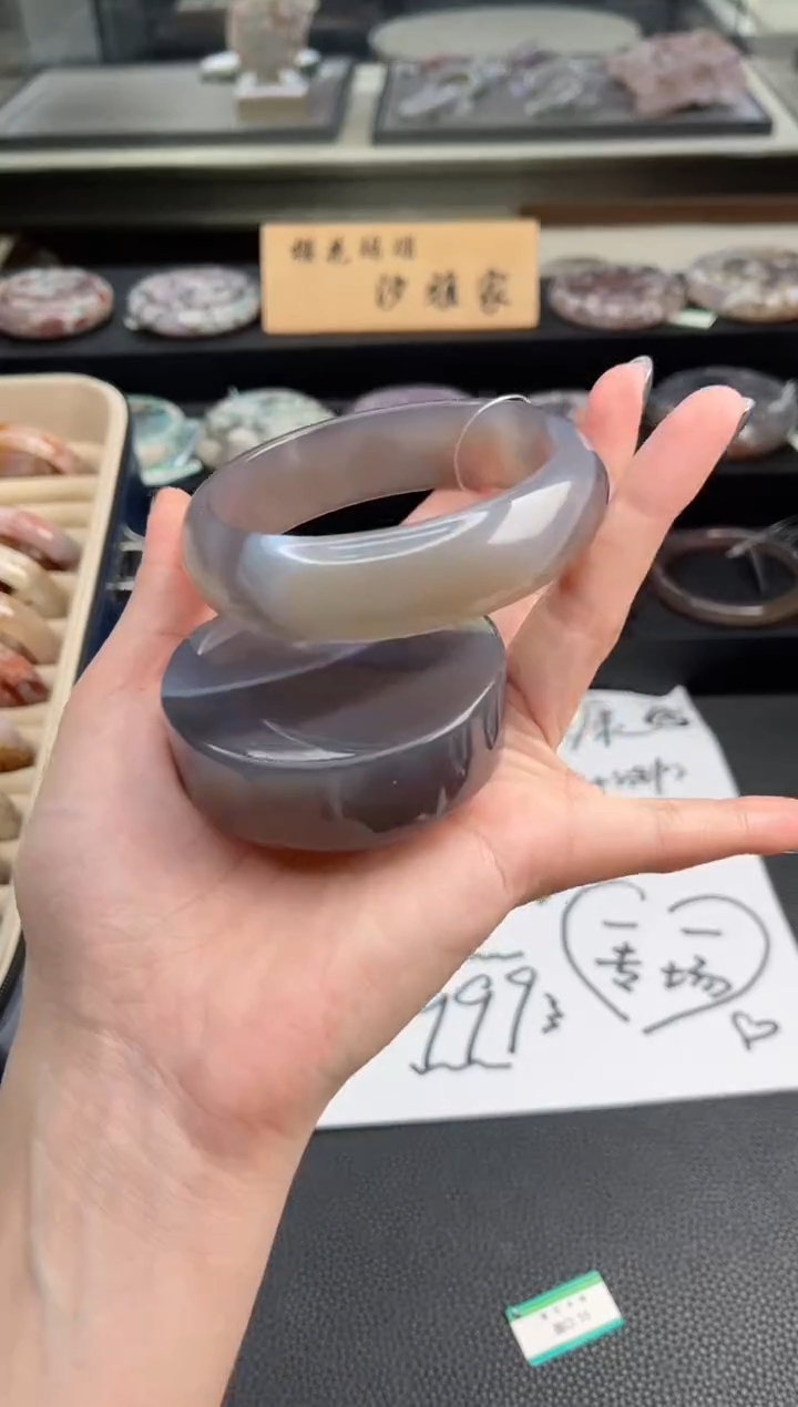 石英质玉手镯未镶嵌65圈口（赠送镯心）131