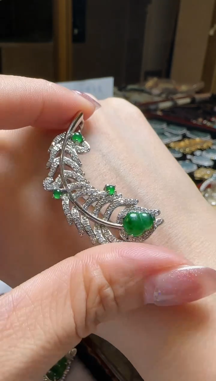 【闪购商品】翡翠吊坠(不含链)未镶嵌翡翠