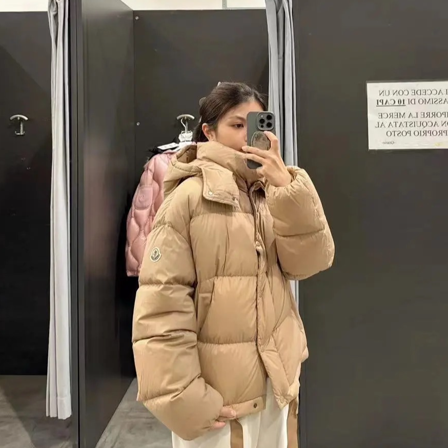 99新 MONCLER 亿颗潮奢 卡其色袖标羽绒服1码 SS243