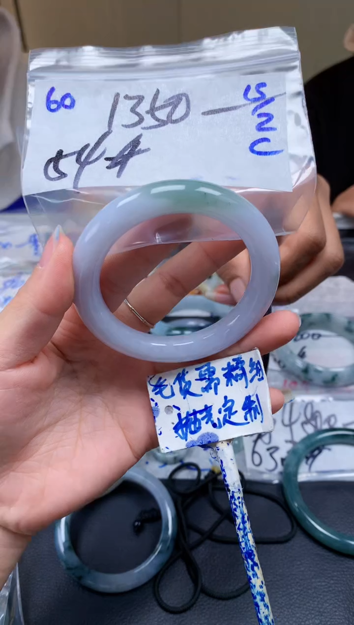 【闪购商品】定制翡翠未镶嵌60毛货需精细抛光手镯多样性拍一发一
