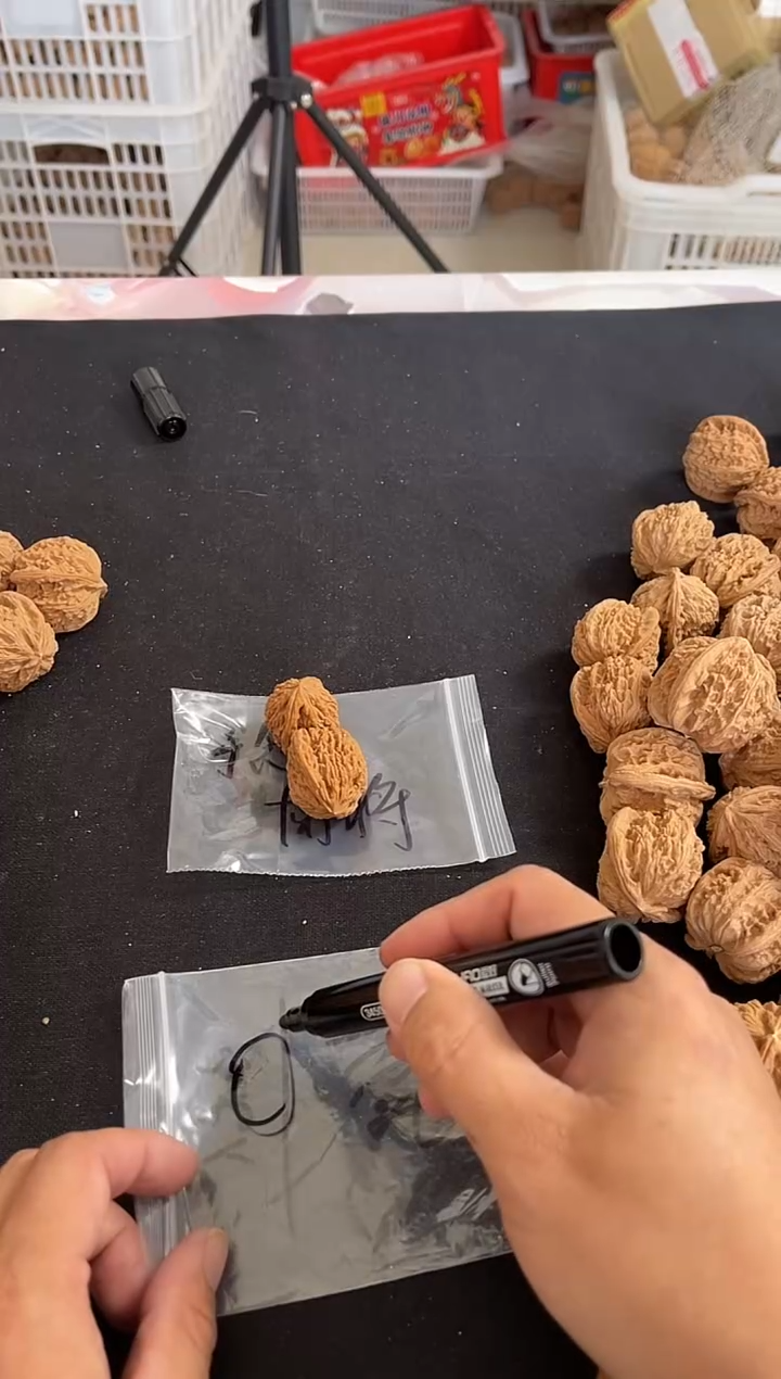 吊坠文玩核桃?满天星文玩核桃手把件