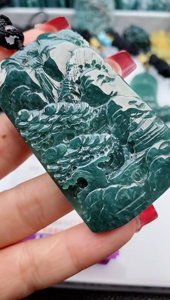 【闪购商品】翡翠颈饰未镶嵌               