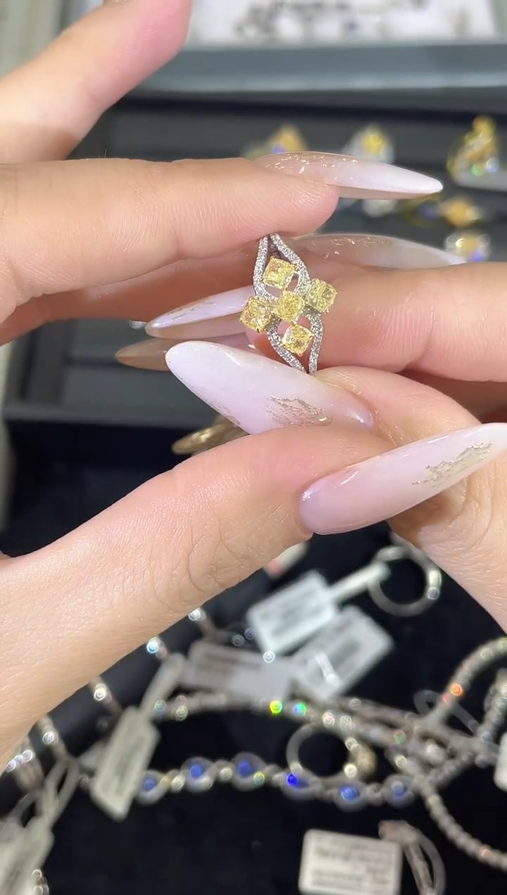 18K金镶嵌戒指钻石HY