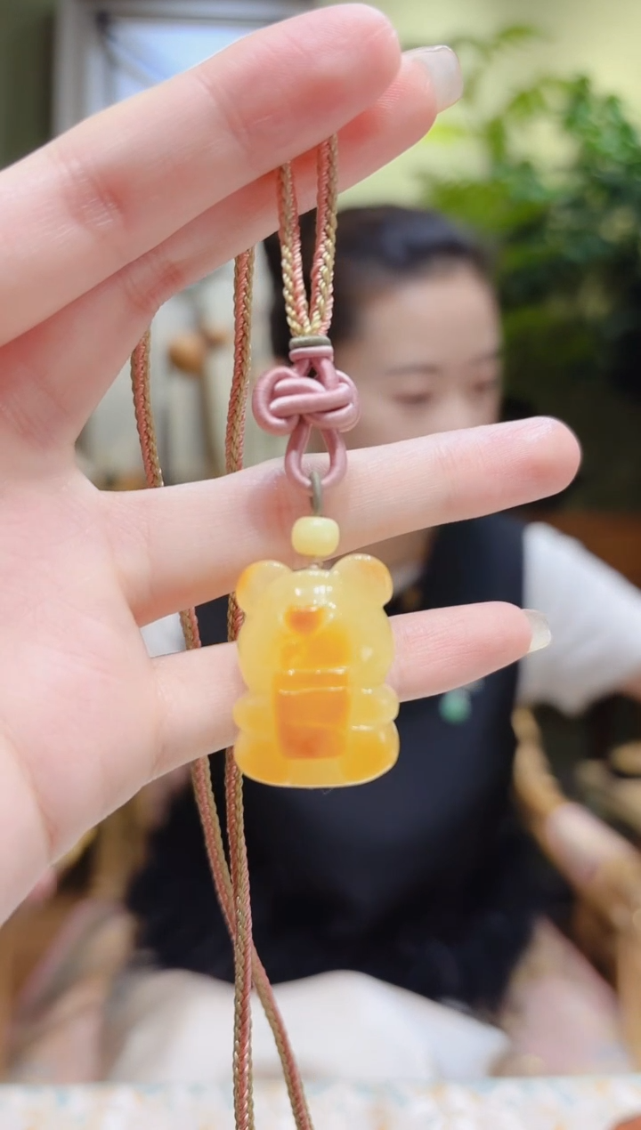 【闪购商品】蜜蜡裸石未镶嵌蜜蜡可乐熊绳编吊坠
