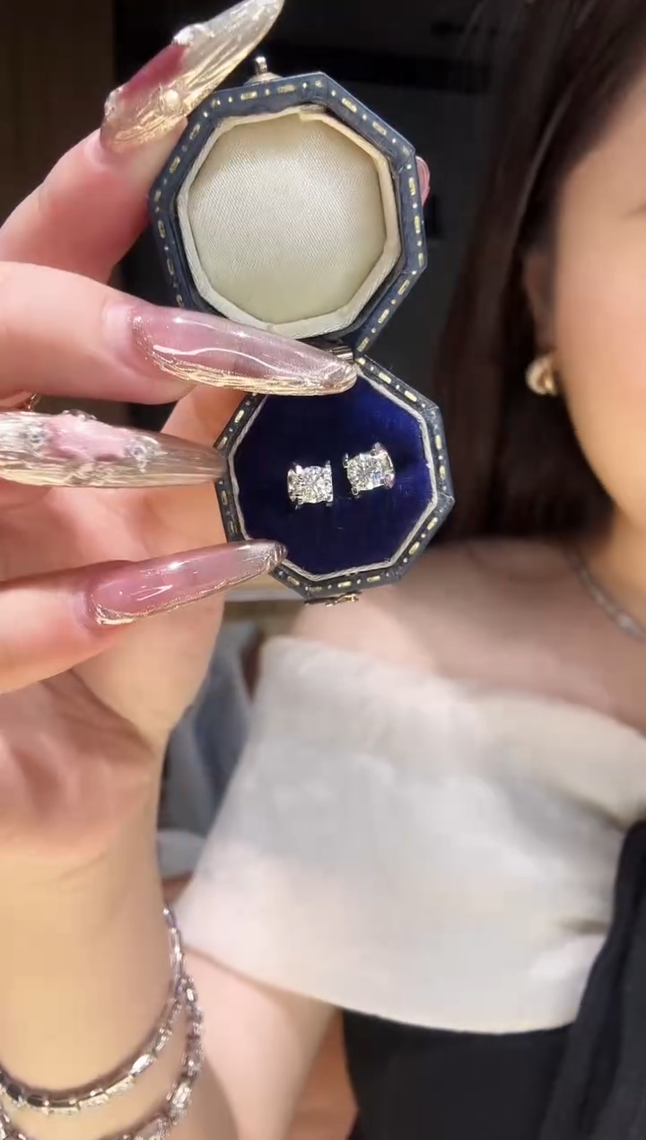 【闪购商品】钻石耳饰铂Pt950镶嵌牛头60分