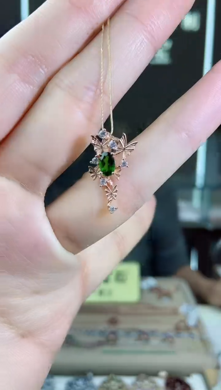 【闪购商品】透辉石颈饰银S925镶嵌颈饰