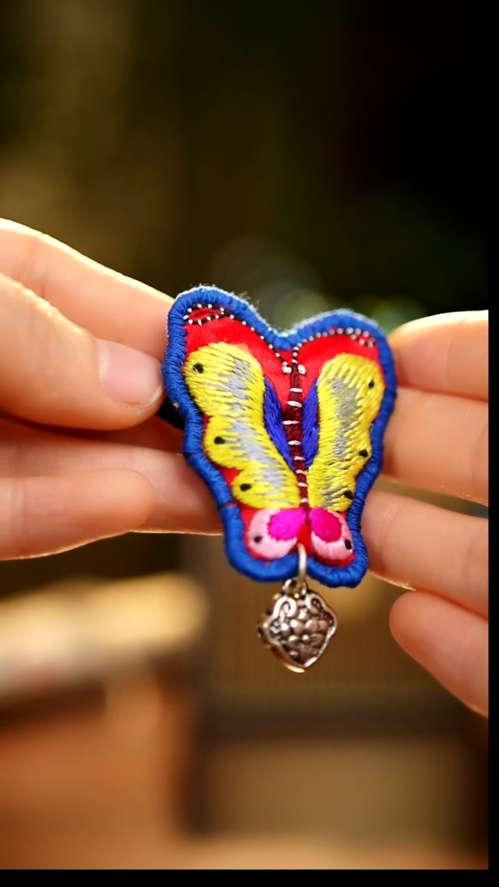 刺绣私人定制苗族手工W955