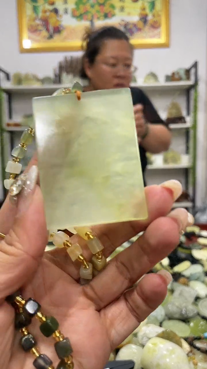 岫玉未镶嵌吊坠           