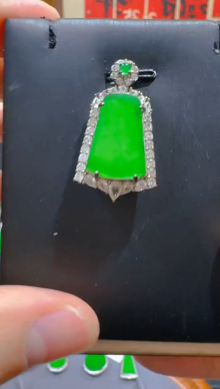 翡翠未镶嵌吊坠(赠链)天然a货翡翠