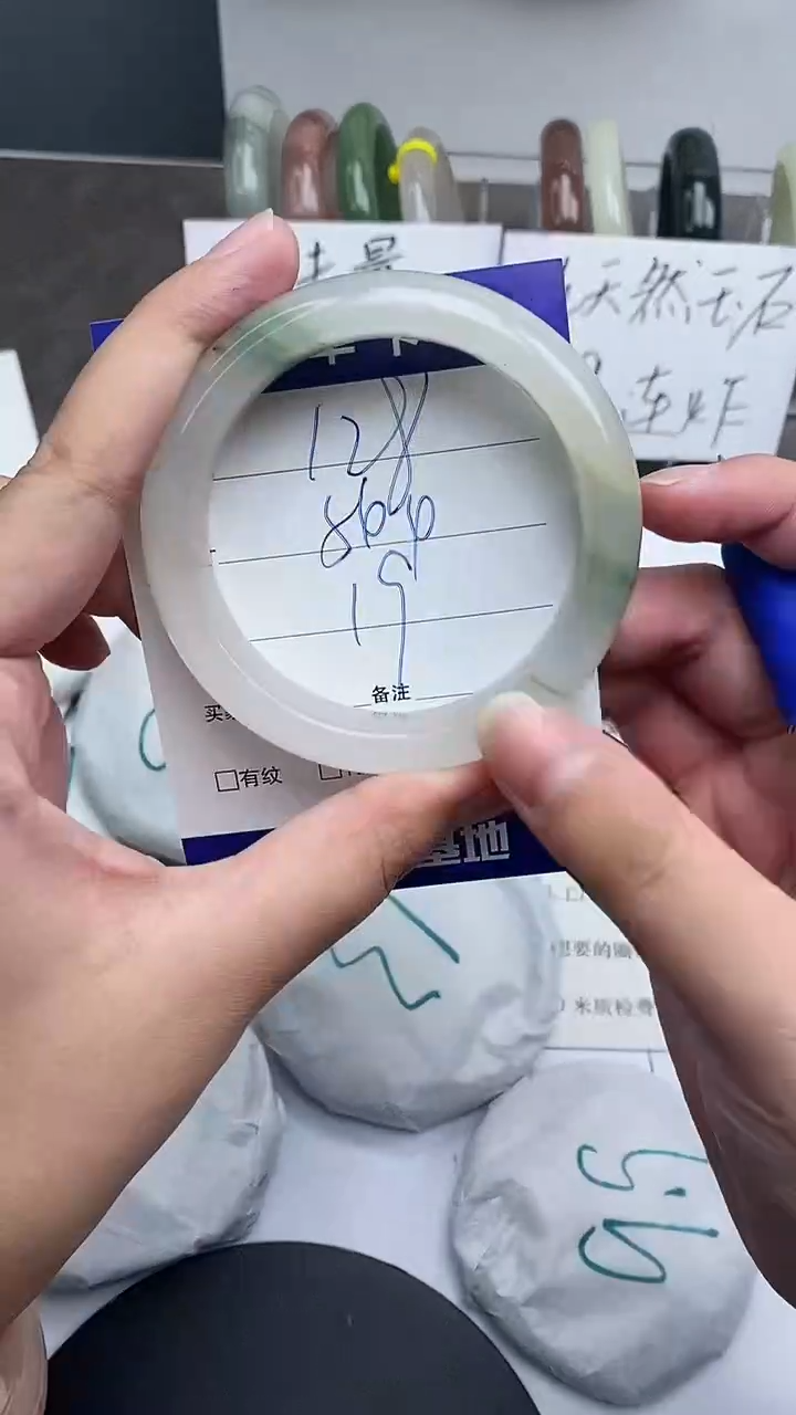 【闪购商品】石英质玉手镯未镶嵌53-55