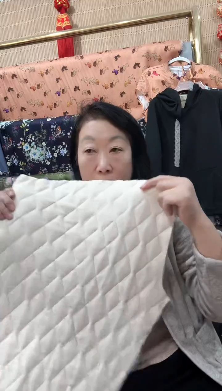 薄款女士黄色棉裤裁片一条（不带腰布，折字脏跳线残无售后）